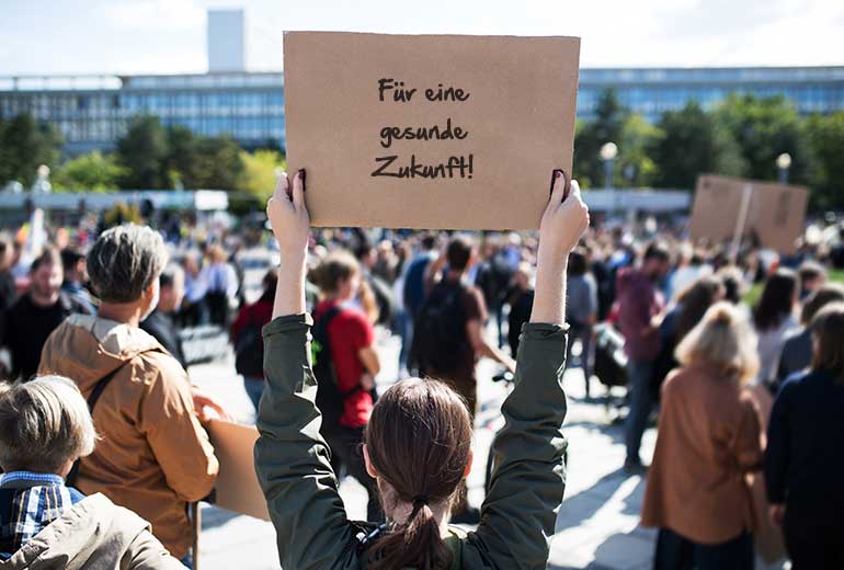 Menschen auf einer Demo