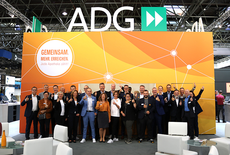 Gruppenbild ADG Team auf der expopharm